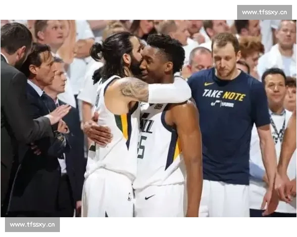 聚焦国际篮球赛事风云解析球队战术与球星表现新趋势发展前瞻观察