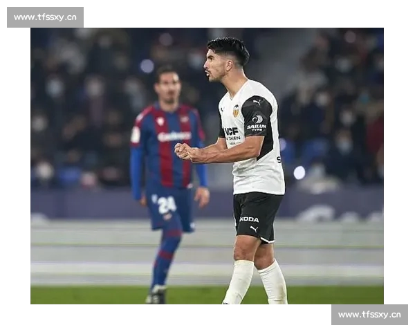 西甲新赛季群雄逐鹿豪门重塑格局青年才俊闪耀绿茵场战术革新竞争白热